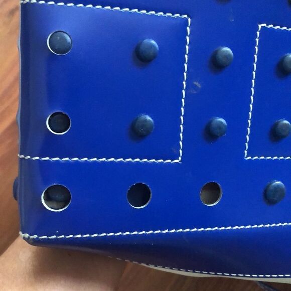 TOD’S Royal Blue and ivory handbag with leather trim. - Picture 11 of 16